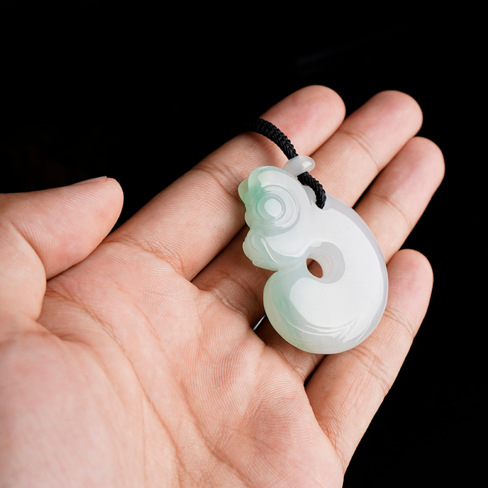 翡翠玉雕 红山玉龙