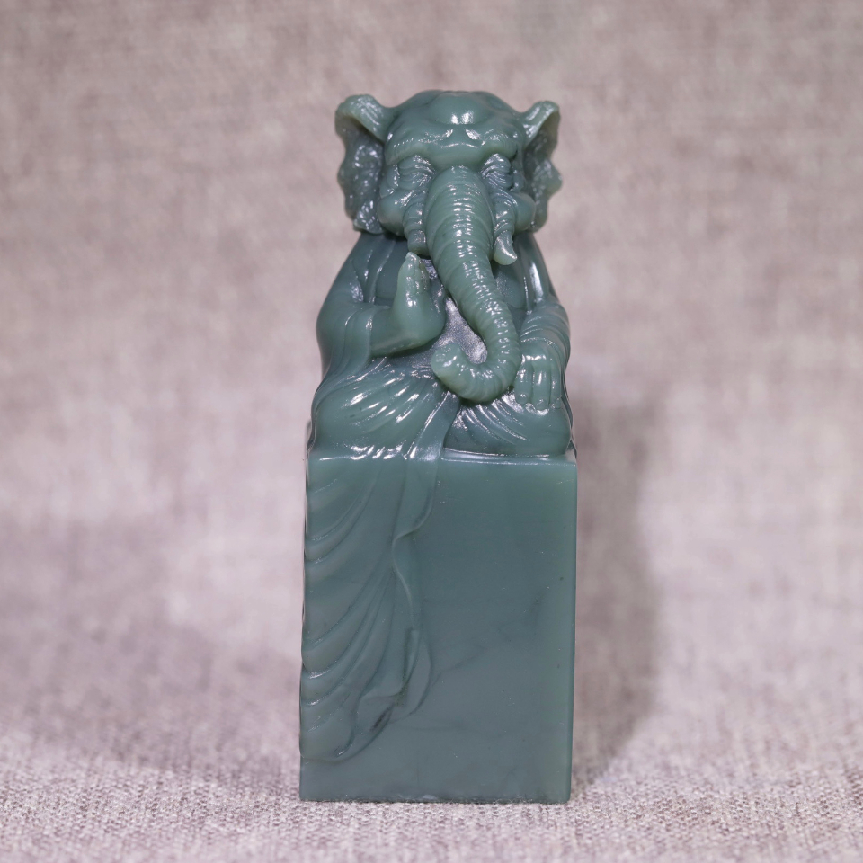 和田玉玉雕 象神